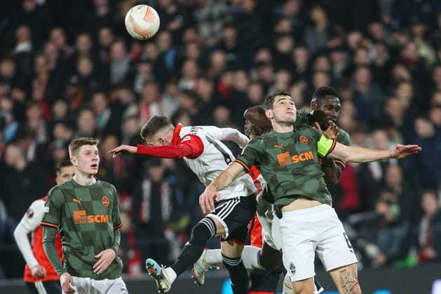 ROTTERDAM, 16-3-2023, Stadium de Kuip, the UEFA Europa League, Feyenoord - Shakhtar Donetsk, Feyenoord player Sebastian SzymaÅ ski, Shakhtar Taras Stepanenko Feyenoord - Shakhtar Donetsk  x20232236x Copyright: