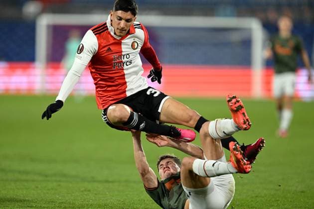 ROTTERDAM - (l-r) Ezequiel Bullaude of Feyenoord, Valeriy Bondar of Shakhtar Donetsk during the UEFA Europa league round of 16 match between Feyenoord and Shakhtar Donetsk at Feyenoord Stadion de Kuip on March 16, 2023 in Rotterdam, Netherlands. ANP OLAF KRAAK Feyenoord v Shakhtar Donetsk: Round of 16 Leg Two - UEFA Europa League 2022 2023 xVIxANPxSportx xxANPxIVx 465143600 originalFilename: 465143600.jpg