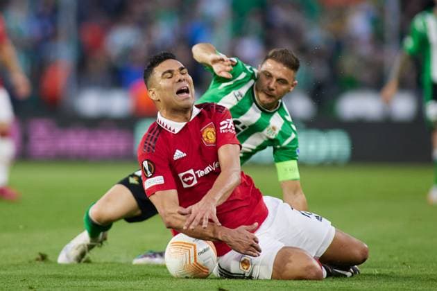 March 16, 2023, SEVILLA, SEVILLA, SPAIN: Carlos Henrique Casemiro of Manchester United, ManU and Joaquin Sanchez of Real Betis in action during the UEFA Europa League round of 16 second leg match between Real Betis and Manchester United at Benito Villamarin Stadium on March 16, 2023 in Sevilla, Spain. SEVILLA SPAIN - ZUMAa181 20230316_zaa_a181_051 Copyright: xJoaquinxCorcherox
