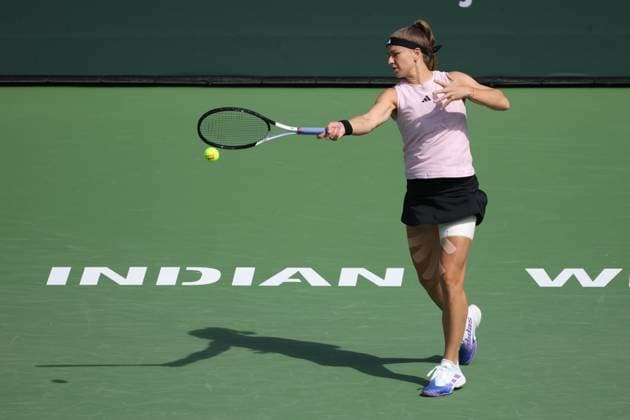 INDIAN WELLS, CA - MARCH 16: Karolina Muchova (CZE) hits a forehand during the BNP Paribas Open on March 16, 2023 at the Indian Wells Tennis Garden in Indian Wells, CA. (Photo by George Walker Icon Sportswire) TENNIS: MAR 16 BNP Paribas Open Icon230316002
