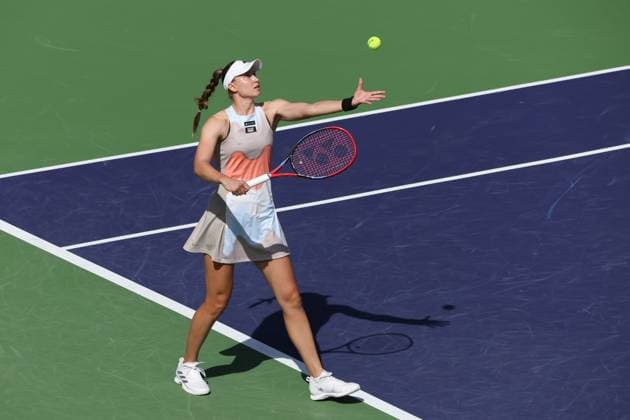 INDIAN WELLS, CA - MARCH 16: Elena Rybakina (KAZ) serves during the BNP Paribas Open on March 16, 2023 at the Indian Wells Tennis Garden in Indian Wells, CA. (Photo by George Walker Icon Sportswire) TENNIS: MAR 16 BNP Paribas Open Icon230316006