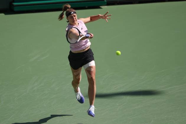 INDIAN WELLS, CA - MARCH 16: Karolina Muchova (CZE) hits a forehand during the BNP Paribas Open on March 16, 2023 at the Indian Wells Tennis Garden in Indian Wells, CA. (Photo by George Walker Icon Sportswire) TENNIS: MAR 16 BNP Paribas Open Icon230316011