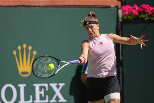 INDIAN WELLS, CA - MARCH 16: Karolina Muchova (CZE) hits a forehand during the BNP Paribas Open on March 16, 2023 at the Indian Wells Tennis Garden in Indian Wells, CA. (Photo by George Walker Icon Sportswire) TENNIS: MAR 16 BNP Paribas Open Icon230316020