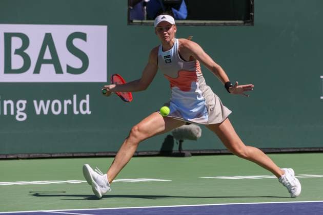 INDIAN WELLS, CA - MARCH 16: Elena Rybakina (KAZ) hits a forehand during the BNP Paribas Open on March 16, 2023 at the Indian Wells Tennis Garden in Indian Wells, CA. (Photo by George Walker Icon Sportswire) TENNIS: MAR 16 BNP Paribas Open Icon230316032