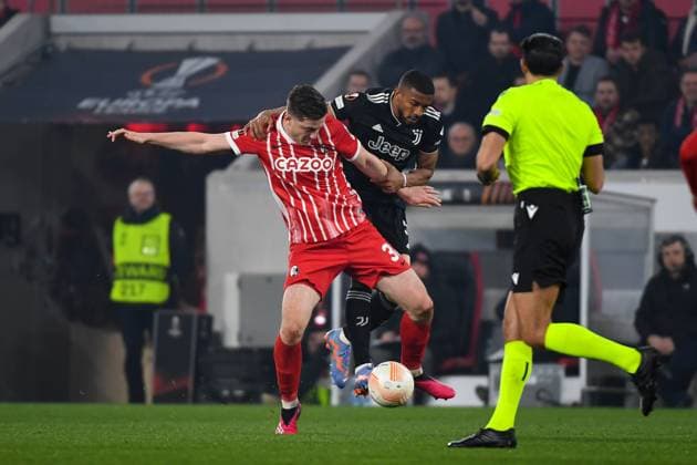 Football Europa League Round of 16 second leg 22 23 SC Freiburg vs Juventus Turin 16 03 2023 Michael Gregoritsch SC Freiburg 38 in a duel with Gleison Bremer Juventus Turin 3 Football Europa League Round of 16 second leg SC Freiburg vs Juventus Turin on Thursday, March 16, 2023 at Europa Park Stadium in Freiburg im Breisgau, Germany Copyright: xBEAUTIFULxSPORTS GerdxGruendlx