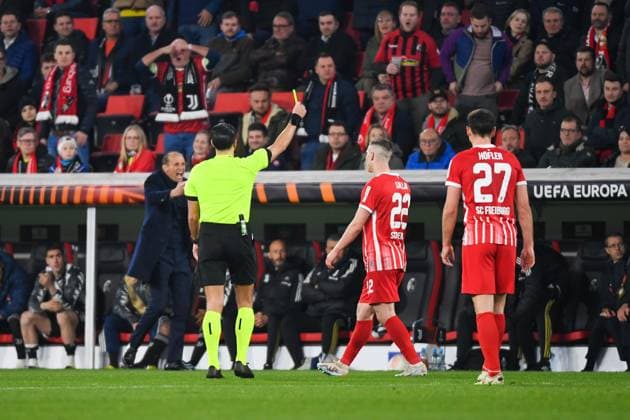 Soccer Europa League Round of 16 second leg 22 23 SC Freiburg vs Juventus Turin 16 03 2023 Referee Serdar Goezuebueyuek NED shows Roland Sallai SC Freiburg 22 the yellow card Soccer Europa League Round of 16 second leg SC Freiburg vs Juventus Turin on Thursday, March 16, 2023 at Europa Park Stadium in Freiburg im Breisgau, Germany Copyright: xBEAUTIFULxSPORTS GerdxGruendlx