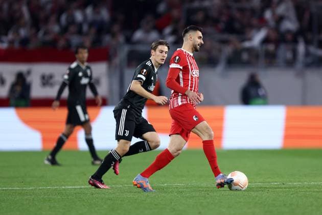 Sc Freiburg - Juventus Fc Vincenzo Grifo of Sc Freiburg controls the ball during the Uefa Europa League round of 16 second leg match beetween Sc Freiburg and Juventus Fc at Stade Europa-Park on March 16 2023 in Freiburg, Germany . Freiburg Stade Europa-Park Germany Copyright: xMarcoxCanonierox