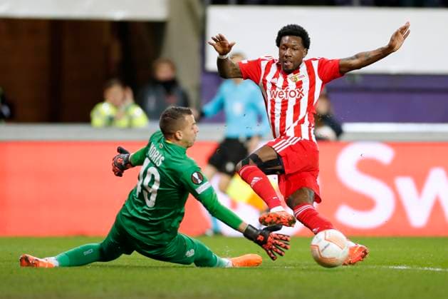 ANDERLECHT, BELGIUM - MARCH 16 : Becker Sheraldo forward of Union Berlin and Moris Anthony goalkeeper of Union St-Gilloise during the UEFA Europa League round of 16, 2nd leg between Royal Union Saint-Gilloise and FC Union Berlin on March 16, 2023 in Anderlecht, Belgium, 16 03 2023 ( Royal Union Saint-Gilloise v Union Berlin - UEFA Europa League PhotoNews Panoramic 