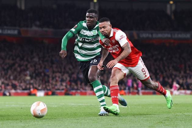 Arsenal gegen Sporting 16. März 2023, London UEFA EUROPA League Fußball Achtelfinale, 2. Spiel Arsenal gegen Sporting Clube de Portugal Ousmande Diomande von Sporting CP und Gabriel Jesus von Arsenal Foto Charlotte Wilson Abseits London UK  Copyright: xCharlottexWilsonx xOffsidexOffside