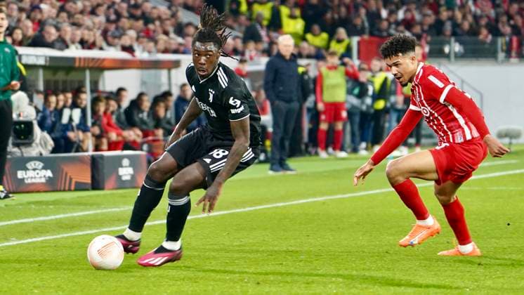 16 03 2023 Freiburg im Breisgau, Baden Württemberg, Germany, Europe Moise Kean Juventus Turin 18 Kenneth Schmidt SC Freiburg 35 Football UEFA Europa League 2022 2023 Round of 16 second leg SC Freiburg Juventus Turin, at Europa Park Stadium