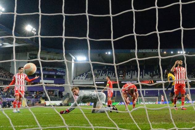 Football, men, season 2022 2023, Europa League Round of 16, second leg , Royale Union Saint Gilloise 1 FC Union Berlin at Lotto Park Brussels, v l Diogo Leite 1 FC Union Berlin , goalkeeper Frederik Rönnow 1 FC Union Berlin , Rani Khedira 1 FC Union Berlin , Robin Knoche 1 FC Union Berlin and Aissa Laidouni 1 FC Union Berlin disappointed , 16 03 2023, Copyright: xMatthiasxKochx