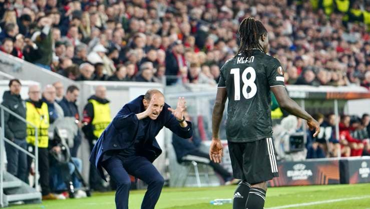 16 03 2023 Freiburg im Breisgau, Baden Württemberg, Germany, Europe coach Massimiliano Allegri Juventus Turin gesturing to Moise Kean Juventus Turin 18 Football UEFA Europa League 2022 2023 Round of 16 second leg SC Freiburg Juventus Turin, at Europa Park Stadium
