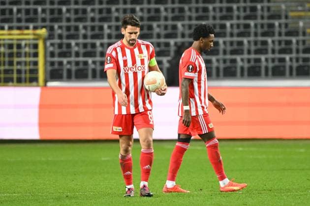 Football, men, season 2022 2023, Europa League Round of 16, second leg , Royale Union Saint Gilloise 1 FC Union Berlin at Lotto Park Brussels, v l Rani Khedira 1 FC Union Berlin and Sheraldo Becker 1 FC Union Berlin disappointed , 16 03 2023, Copyright: xMatthiasxKochx