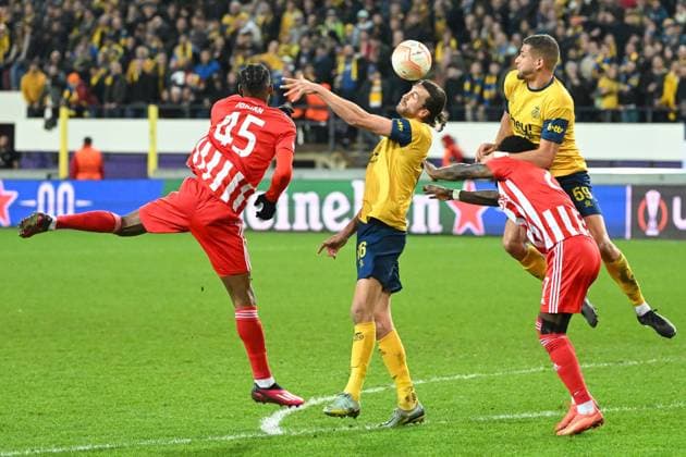 Football, men, season 2022 2023, Europa League Round of 16, second leg , Royale Union Saint Gilloise 1 FC Union Berlin at Lotto Park Brussels, f l Jordan Siebatcheu 1 FC Union Berlin , Christian Burgess Royale Union Saint Gilloise , Sheraldo Becker 1 FC Union Berlin and Ismael Kandouss Royale Union Saint Gilloise in duel , 16 03 2023, Copyright: xMatthiasxKochx