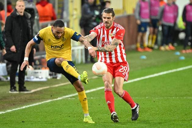 Football, men, season 2022 2023, Europa League Round of 16, second leg , Royale Union Saint Gilloise 1 FC Union Berlin at Lotto Park Brussels, v l Loic Lapoussin Royale Union Saint Gilloise and Christopher Trimmel 1 FC Union Berlin in duel , 16 03 2023, Copyright: xMatthiasxKochx