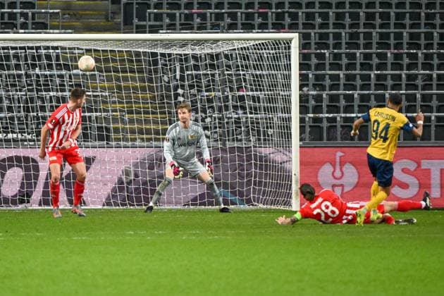 Football, men, season 2022 2023, Europa League Round of 16, second leg , Royale Union Saint Gilloise 1 FC Union Berlin at Lotto Park Brussels, f l Robin Knoche 1 FC Union Berlin , goalkeeper Frederik Rönnow 1 FC Union Berlin , Christopher Trimmel 1 FC Union Berlin and Loic Lapoussin Royale Union Saint Gilloise Loic Lapoussin Royale Union Saint Gilloise scores the goal to 3 0 , 16 03 2023, Copyright: xMatthiasxKochx