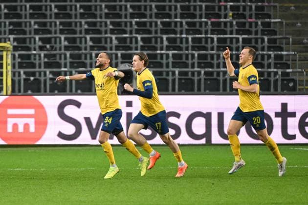 Football, men, season 2022 2023, Europa League Round of 16, second leg , Royale Union Saint Gilloise 1 FC Union Berlin at Lotto Park Brussels, f l Loic Lapoussin Royale Union Saint Gilloise , Casper Terho Royale Union Saint Gilloise and Senne Lynen Royale Union Saint Gilloise goal celebration to 3 0 , 16 03 2023, Copyright: xMatthiasxKochx