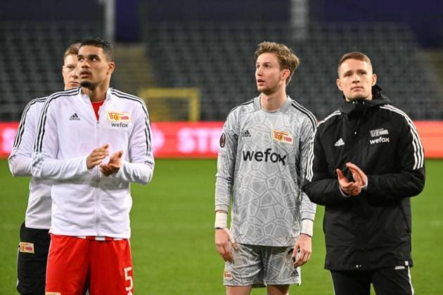 Football, men, season 2022 2023, Europa League Round of 16, second leg , Royale Union Saint Gilloise 1 FC Union Berlin at Lotto Park Brussels, v l Danilho Doekhi 1 FC Union Berlin and goalkeeper Frederik Rönnow 1 FC Union Berlin , 16 03 2023, Copyright: xMatthiasxKochx