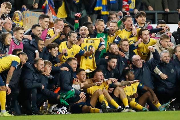 ANDERLECHT, BELGIUM - MARCH 16 : team of Union St-Gilloise celebrates here victory during the UEFA Europa League round of 16, 2nd leg between Royal Union Saint-Gilloise and FC Union Berlin on March 16, 2023 in Anderlecht, Belgium, 16 03 2023 ( Royal Union Saint-Gilloise v Union Berlin - UEFA Europa League PhotoNews Panoramic 