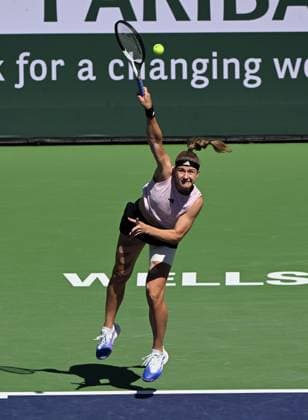 INDIAN WELLS, CA - MARCH 16: Karolina Muchova of the Czech Republic serving during a quarterfinals match at the BNP Paribas Open tennis tournament played on March 16, 2023 at the Indian Wells Tennis Garden in Indian Wells, CA. (Photo by John Cordes Icon Sportswire) TENNIS: MAR 16 BNP Paribas Open Icon506230316005