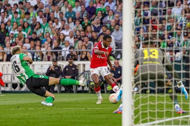 Real Betis v Manchester United, ManU Europa League 16 03 2023. Tyrell Malacia (12) of Manchester United shoots towards the goal during the Europa League match between Real Betis and Manchester United at Estadio Benito Villamarin, Seville, Spain on 16 March 2023. Editorial use only , Copyright: xNigelxKeenex PSI-17076-0057