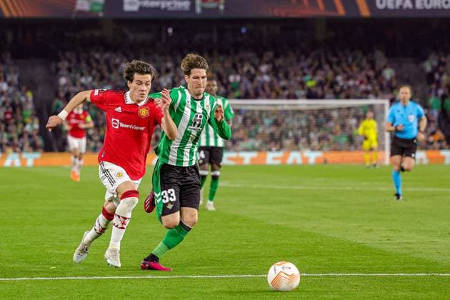 Real Betis v Manchester United, ManU Europa League 16 03 2023. Facundo Pellistri (28) of Manchester United battles with Juan Miranda (33) of Real Betis during the Europa League match between Real Betis and Manchester United at Estadio Benito Villamarin, Seville, Spain on 16 March 2023. Editorial use only , Copyright: xNigelxKeenex PSI-17076-0062