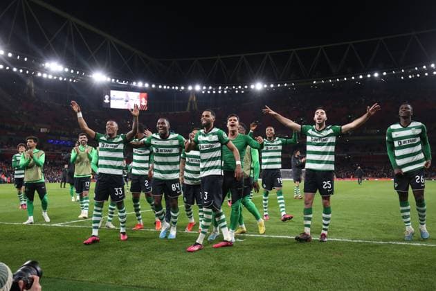 Arsenal gegen Sporting 16. März 2023, London UEFA EUROPA League Fußball Achtelfinale, 2. Spiel Arsenal gegen Sporting Clube de Portugal Die Spieler von Sporting CP feiern den Sieg Foto Charlotte Wilson Abseits London UK  Copyright: xCharlottexWilsonx xOffsidexOffside
