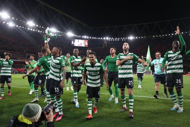 Arsenal gegen Sporting 16. März 2023, London UEFA EUROPA League Fußball Achtelfinale, 2. Spiel Arsenal gegen Sporting Clube de Portugal Die Spieler von Sporting CP feiern den Sieg Foto Charlotte Wilson Abseits London UK  Copyright: xCharlottexWilsonx xOffsidexOffside