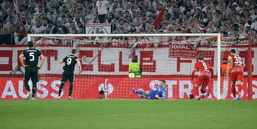 16 03 23 SC Freiburg Juventus Turin Germany, Freiburg, 16 03 2023, football, Europa League, round of 16, SC Freiburg Juventus Turin v l Dusan Vlahovic Juventus Turin , Mark Flekken SC Freiburg penalty goal 0 1 Vlahovic