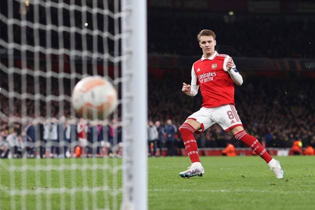 Arsenal gegen Sporting 16. März 2023, London UEFA EUROPA League Fußball Achtelfinale, 2. Spiel Arsenal gegen Sporting Clube de Portugal Martin Odegaard von Arsenal verschießt einen Elfmeter im Elfmeterschießen Foto Charlotte Wilson Abseits London UK  Copyright: xCharlottexWilsonx xOffsidexOffside