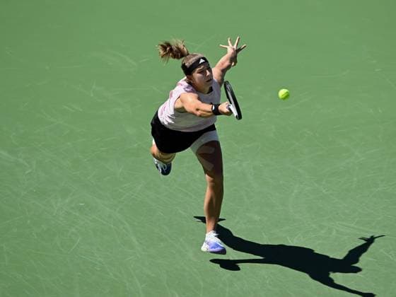 INDIAN WELLS, CA - MARCH 16: Karolina Muchova of the Czech Republic returns the ball during a quarterfinals match at the BNP Paribas Open tennis tournament played on March 16, 2023 at the Indian Wells Tennis Garden in Indian Wells, CA. (Photo by John Cordes Icon Sportswire) TENNIS: MAR 16 BNP Paribas Open Icon506230316045