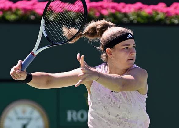 INDIAN WELLS, CA - MARCH 16: Karolina Muchova of the Czech Republic waits for the ball during a quarterfinals match at the BNP Paribas Open tennis tournament played on March 16, 2023 at the Indian Wells Tennis Garden in Indian Wells, CA. (Photo by John Cordes Icon Sportswire) TENNIS: MAR 16 BNP Paribas Open Icon506230316056