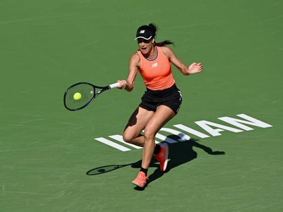 INDIAN WELLS, CA - MARCH 16: Sorana Cirstea of Romania returns the ball during a quarterfinals match at the BNP Paribas Open tennis tournament played on March 16, 2023 at the Indian Wells Tennis Garden in Indian Wells, CA. (Photo by John Cordes Icon Sportswire) TENNIS: MAR 16 BNP Paribas Open Icon506230316074