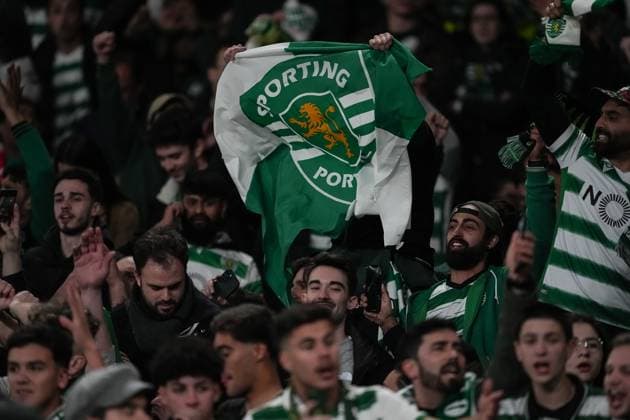 London, England, March 16th 2023: London, England, March 16th 2023: Sporting fans celebrating during the UEFA Europa League round of 16 leg two match between Arsenal FC and Sporting CP at Emirates Stadium on March 16, 2023 in London, United Kingdom. (Photo by Pedro Loureiro SPP) (Pedro Loureiro SPP) (Pedro Loureiro SPP) Copyright: xPedroxLoureiro SPPx spp-en-PeLo-SPP_166786