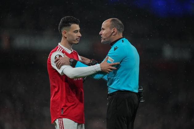 London, England, March 16th 2023: London, England, March 16th 2023: Gabriel Martinelli of Arsenal and Antonio Miguel Mateu Lahoz during the UEFA Europa League round of 16 leg two match between Arsenal FC and Sporting CP at Emirates Stadium on March 16, 2023 in London, United Kingdom. (Photo by Pedro Loureiro SPP) (Pedro Loureiro SPP) (Pedro Loureiro SPP) Copyright: xPedroxLoureiro SPPx spp-en-PeLo-SPP_166770