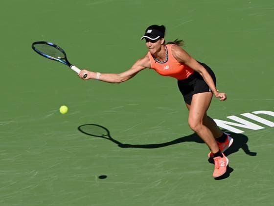INDIAN WELLS, CA - MARCH 16: Sorana Cirstea of Romania chases after and returns the ball during a quarterfinals match at the BNP Paribas Open tennis tournament played on March 16, 2023 at the Indian Wells Tennis Garden in Indian Wells, CA. (Photo by John Cordes Icon Sportswire) TENNIS: MAR 16 BNP Paribas Open Icon506230316090