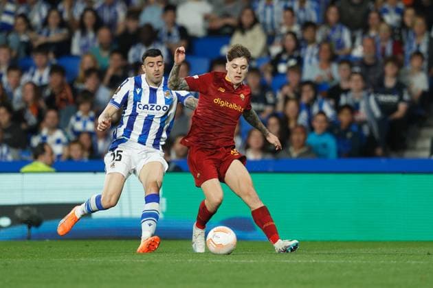 (L-R) Diego Rico (Sociedad), Nicola Zalewski (Roma), MARCH 16, 2023 - Football Soccer : UEFA Europa League Round of 16 2nd leg match between Real Sociedad 0-0 AS Roma at the Reale Arena in San Sebastian, Spain. Noxthirdxpartyxsales  (213564416)