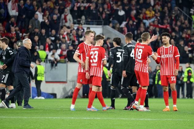 Freiburg, Germany 16 March 2023 Europa League 2022 2023 1 8 Final SC Freiburg vs Juventus Turin In the picture Disappointed Freiburg, coach Christian Streich SC Freiburg , Nils Petersen SC Freiburg , Noah Weißhaupt SC Freiburg , Matthias Ginter SC Freiburg and Kenneth Schmidt SC Freiburg after the match of the football Europa League Europa Park Stadium Baden Württemberg Copyright: xFotostandx xHettichx