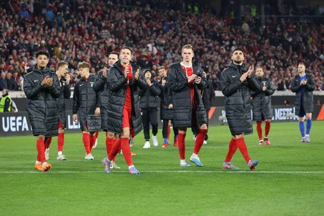 Freiburg, Germany 16 March 2023 Europa League 2022 2023 1 8 Final SC Freiburg vs Juventus Turin In the picture Artig applause was given by the Freiburg players with Christian Günter SC Freiburg , Matthias Ginter SC Freiburg and Vincenzo Grifo SC Freiburg after the game for the fans Europa Park Stadium Baden Württemberg Copyright: xFotostandx xHettichx