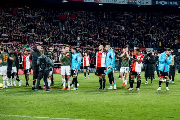 ROTTERDAM - Players of Feyenoord and Shakhtar Donetsk thank Feyenoord supporters during the UEFA Europa league round of 16 match between Feyenoord and Shakhtar Donetsk at Feyenoord Stadion de Kuip on March 16, 2023 in Rotterdam, Netherlands. AP Dutch Height COR LASKER Feyenoord v Shakhtar Donetsk: Round of 16 Leg Two - UEFA Europa League 2022 2023 xVIxANPxSportx xCorxLaskerxIVx 465181371 originalFilename: 465181371.jpg