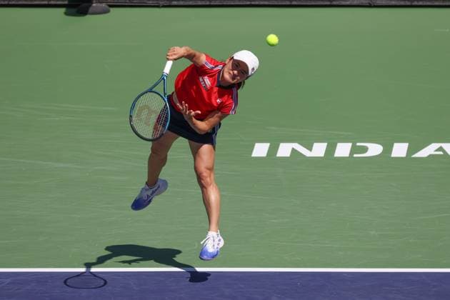INDIAN WELLS, CA - MARCH 17: Shuko Aoyama (JPN) serves during the BNP Paribas Open on March 17, 2023 at the Indian Wells Tennis Garden in Indian Wells, CA. (Photo by George Walker Icon Sportswire) TENNIS: MAR 17 BNP Paribas Open Icon230317001