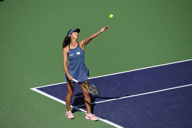 INDIAN WELLS, CA - MARCH 17: Ena Shibahara (JPN) serves during the BNP Paribas Open on March 17, 2023 at the Indian Wells Tennis Garden in Indian Wells, CA. (Photo by George Walker Icon Sportswire) TENNIS: MAR 17 BNP Paribas Open Icon230317005