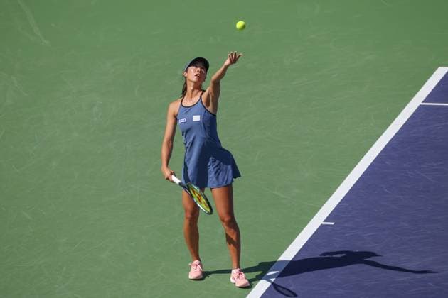 INDIAN WELLS, CA - MARCH 17: Ena Shibahara (JPN) serves during the BNP Paribas Open on March 17, 2023 at the Indian Wells Tennis Garden in Indian Wells, CA. (Photo by George Walker Icon Sportswire) TENNIS: MAR 17 BNP Paribas Open Icon230317021