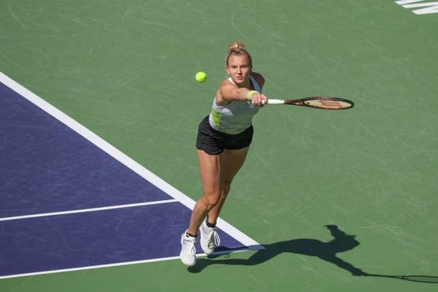 INDIAN WELLS, CA - MARCH 17: Katerina Siniakova (CZE) hits a backhand during the BNP Paribas Open on March 17, 2023 at the Indian Wells Tennis Garden in Indian Wells, CA. (Photo by George Walker Icon Sportswire) TENNIS: MAR 17 BNP Paribas Open Icon230317022