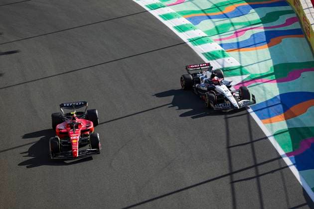55 Carlos Sainz ESP, Scuderia Ferrari , 21 Nyck de Vries NLD, Scuderia AlphaTauri , F1 Grand Prix of Saudi Arabia at Jeddah Corniche Circuit on March 17, 2023 in Jeddah, Saudi Arabia Photo by HOCH ZWEI Jeddah Saudi Arabia