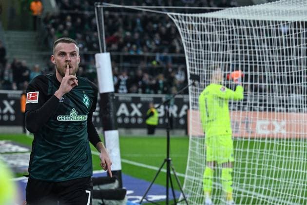 GER, 1 FBL, Bundesliga, Borussia Mönchengladbach vs Werder Bremen 17 03 2023, Borussia Park, Mönchengladbach, GER, 1 FBL, Bundesliga, Borussia Mönchengladbach vs Werder Bremen in picture shows Marvin Ducksch SV Werder Bremen 7 cheers after his goal to 1 1 l and goalkeeper Jonas Omlin Borussia Mönchengladbach 1 r nordphotoxGmbHx xTeresaxKroeger nordphoto00008
