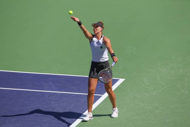 INDIAN WELLS, CA - MARCH 17: Beatriz Haddad Maia (BRA) serves during the BNP Paribas Open on March 17, 2023 at the Indian Wells Tennis Garden in Indian Wells, CA. (Photo by George Walker Icon Sportswire) TENNIS: MAR 17 BNP Paribas Open Icon230317048