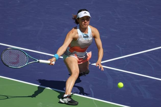 INDIAN WELLS, CA - MARCH 17: Miyu Kato (JPN) hits a forehand during the BNP Paribas Open on March 17, 2023 at the Indian Wells Tennis Garden in Indian Wells, CA. (Photo by George Walker Icon Sportswire) TENNIS: MAR 17 BNP Paribas Open Icon230317054