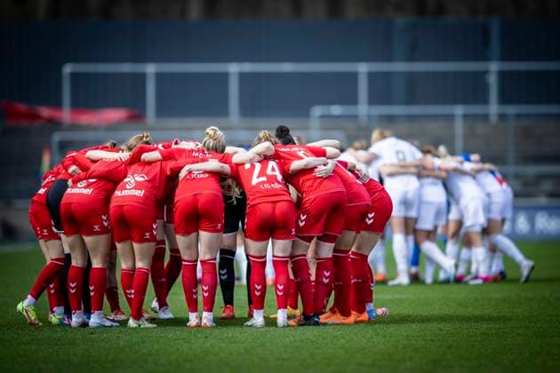 1 Frauen Bundesliga 1 FC Koeln vs FC Bayern Muenchen, 18 03 2023 The team circle before the match 1 FC Koeln vs FC Bayern Muenchen on matchday 15 of the womens soccer Bundesliga on 18 03 2023 at Franz Kremer Stadium in Koeln North Rhine Westphalia DFL REGULATIONS PROHIBIT ANY USE OF PHOTOGRAPHS AS IMAGE SEQUENCES AND OR QUASI VIDEO Copyright: xBEAUTIFULxSPORTS AxelxKohringx