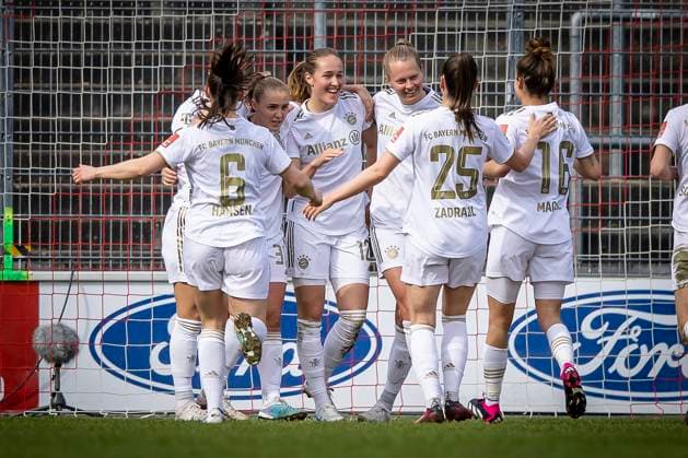 1 Women Bundesliga 1 FC Koeln vs FC Bayern Muenchen, 18 03 2023 Joy at Bayern about the 0 1 by Klara Buehl FC Bayern Muenchen, 17 during the match 1 FC Koeln vs FC Bayern Muenchen on matchday 15 of the Women Soccer Bundesliga on 18 03 2023 at the Franz Kremer Stadium in Koeln North Rhine Westphalia DFL REGULATES PROHIBIT ANY USE OF PHOTOGRAPHS AS IMAGE SEQUENCES AND OR QUASI VIDEO Copyright: xBEAUTIFULxSPORTS AxelxKohringx
